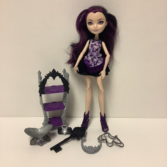 Ever After High Raven Doll Queen Doll Getting Fairest Stand & Mixed Accessories - Picture 1 of 14